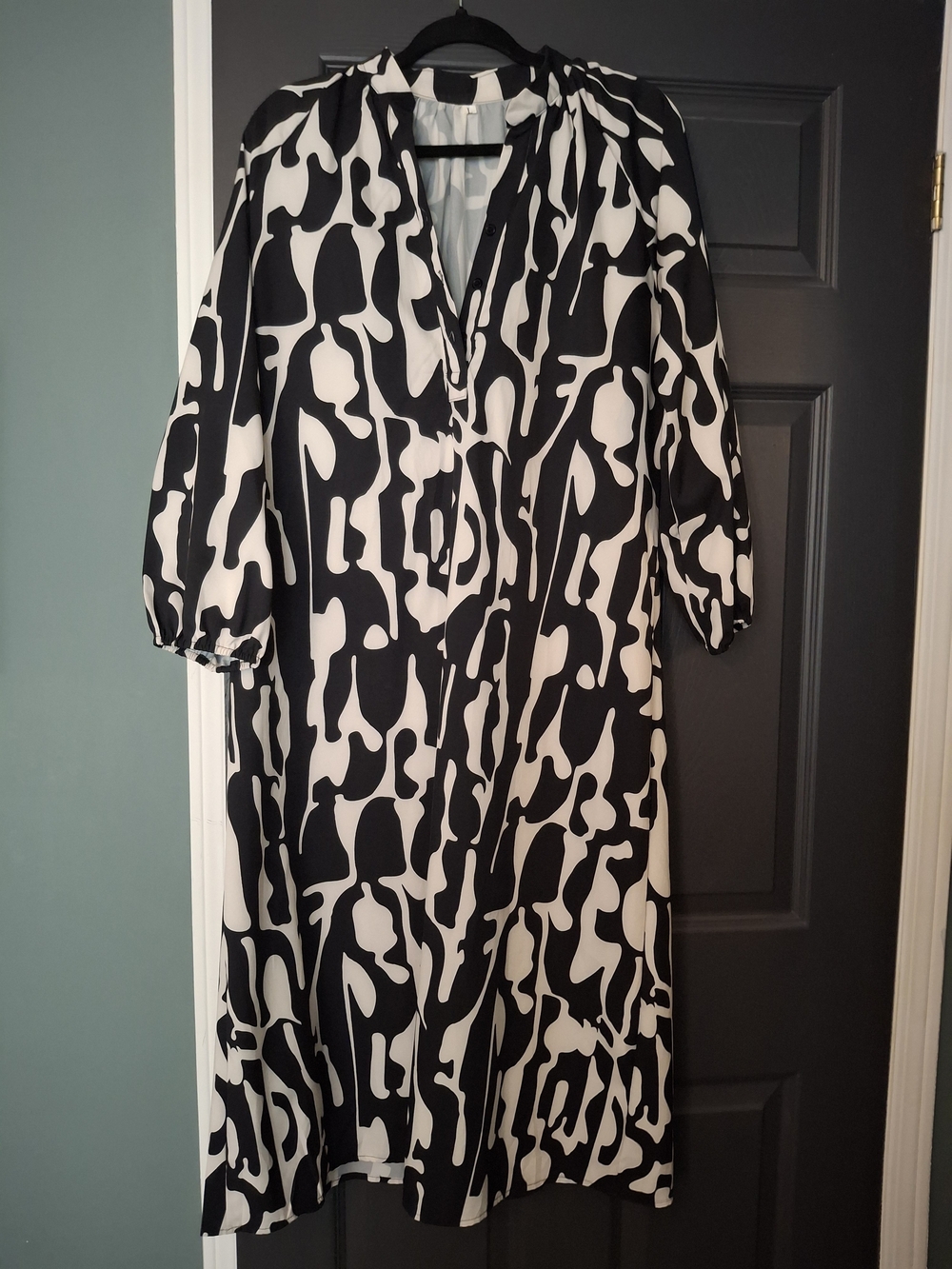 Black & White Abstract Print Women’s Dress